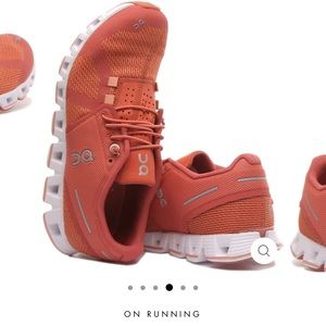 NWOT On Running The Cloud In Orange